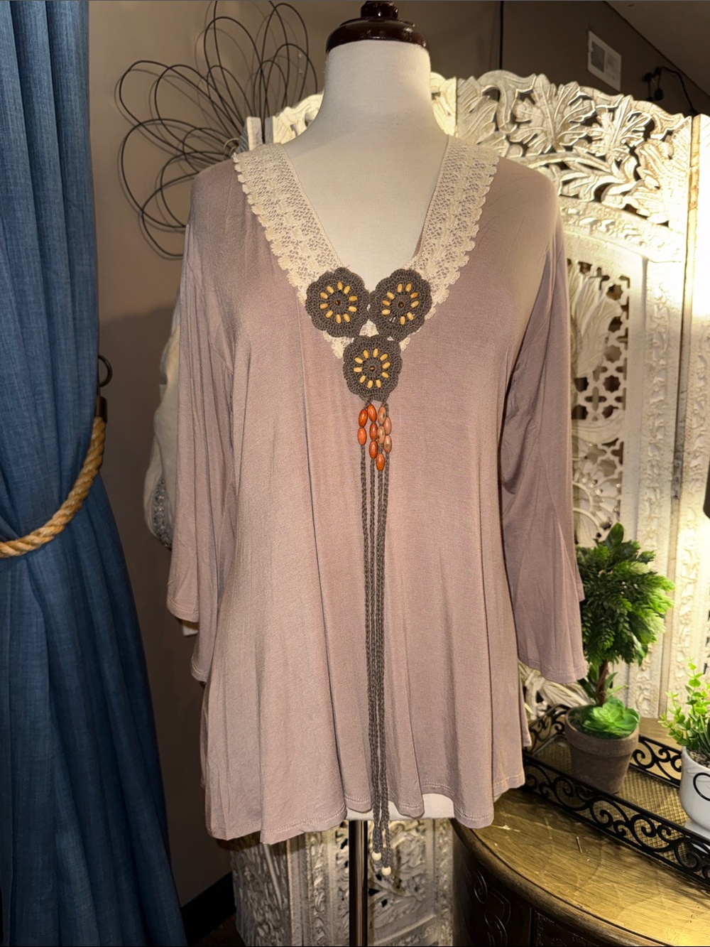 Lace-Trim V-Neck Tunic Top in Mauve